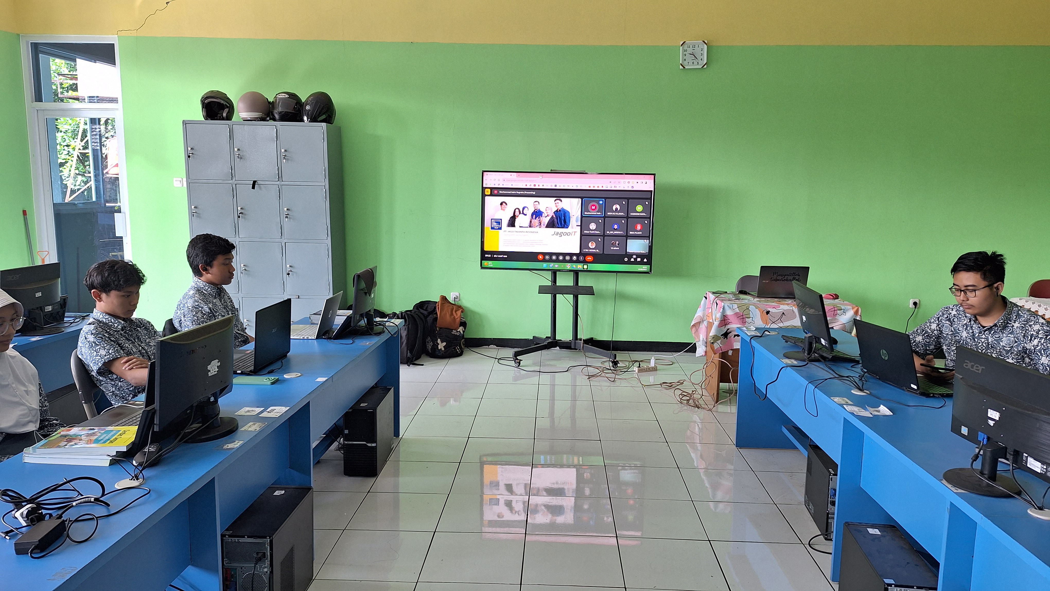 Pelaksanaan Teaching Factory SMKN 4 Bandung bersama Neuronworks & JagoIT