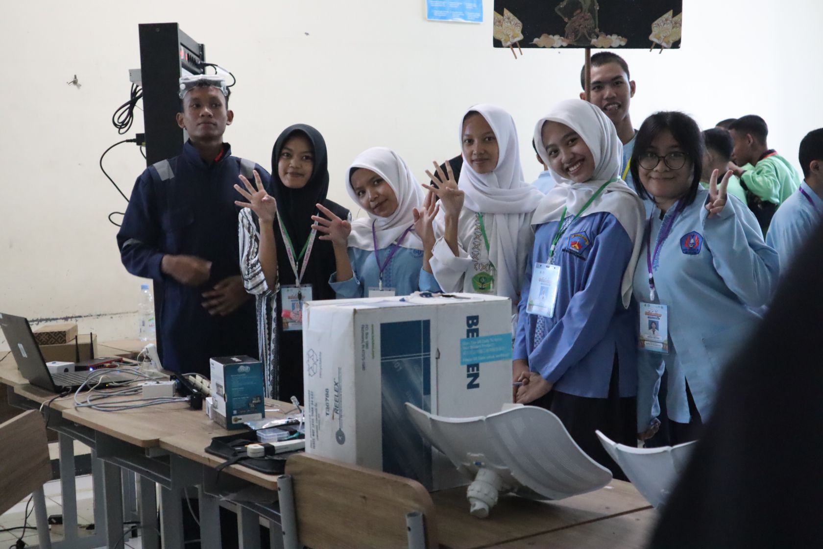 Perkuat Karakter Spiritual, Kebangsaan, dan Kepedulian Lingkungan: MPLS Pancawaluya Hari Ke-3 SMKN 4 Bandung Berlangsung Khidmat